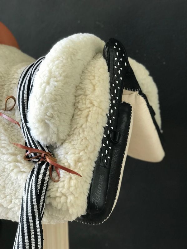 Lightweight Repujada Vaquera Saddle